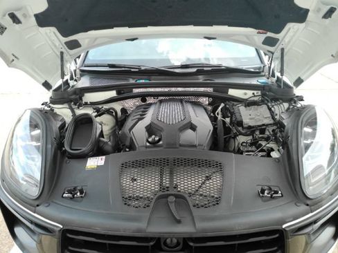Used 2023 Porsche Macan Turbo AWD/4WD image 53
