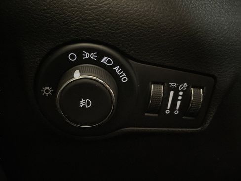 Used 2025 Jeep Compass Limited w/ Elite Group AWD/4WD image 18