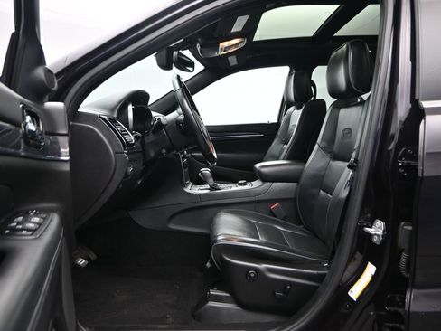 Used 2020 Jeep Grand Cherokee Overland image 28