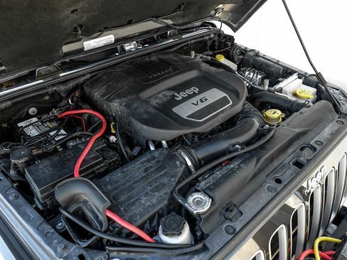 Used 2018 Jeep Wrangler Unlimited Sahara image 49