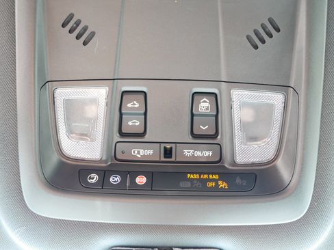 Used 2022 Chevrolet Equinox RS w/ RS Leather Package image 34