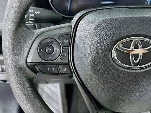 Used 2025 Toyota RAV4 XLE AWD/4WD image 19