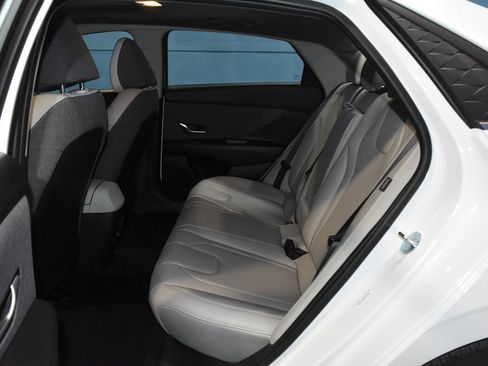 Used 2025 Hyundai Elantra Limited image 20