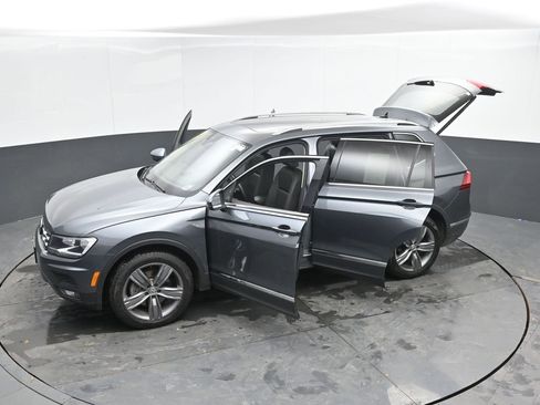 Used 2020 Volkswagen Tiguan SEL w/ 3rd Row Seat Package image 56