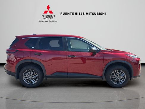 Used 2025 Nissan Rogue S AWD/4WD image 4