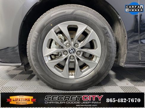 Used 2024 Toyota Sienna LE image 9