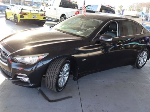 Used 2016 INFINITI Q50 3.0t Premium w/ Driver Assistance Package image 9