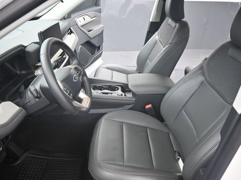 Used 2025 Ford Explorer Active w/ Active Comfort Package image 9