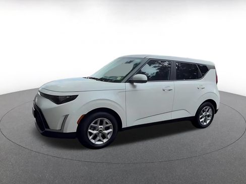 Used 2025 Kia Soul LX w/ LX Technology Package FWD image 7