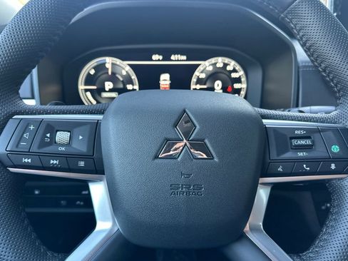 New 2025 Mitsubishi Outlander SE image 24