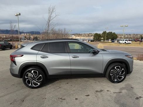 Used 2025 Chevrolet Trax RS w/ Sunroof Package image 10