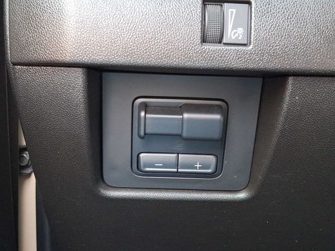 Used 2024 GMC Canyon AT4 w/ AT4 Premium Package AWD/4WD image 28