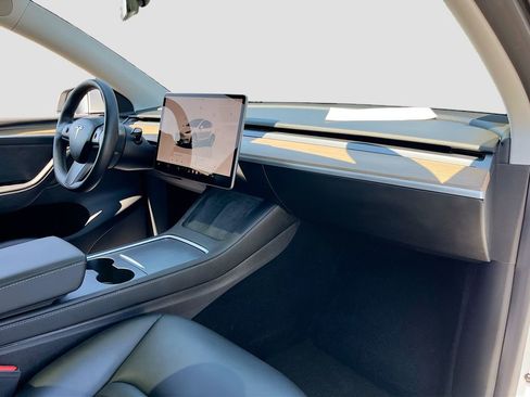 Used 2023 Tesla Model Y Long Range AWD/4WD image 27