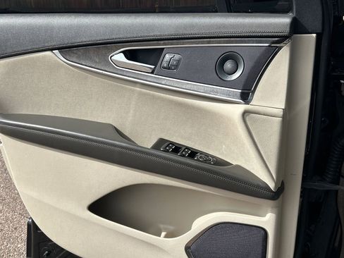 Used 2019 Lincoln Nautilus Reserve image 26