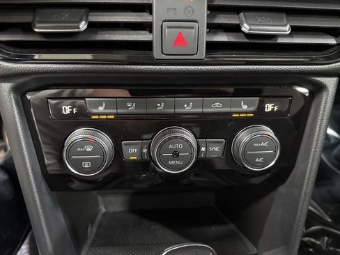 Used 2023 Volkswagen Taos SEL image 5