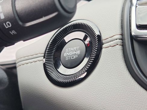 Used 2025 Jeep Compass Limited image 32