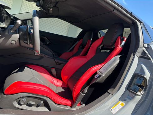 Used 2024 Chevrolet Corvette Z06 w/ Z07 Performance Package RWD image 10