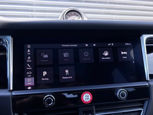 Certified 2024 Porsche Macan AWD/4WD image 18