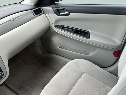 Used 2008 Chevrolet Impala LT FWD image 12