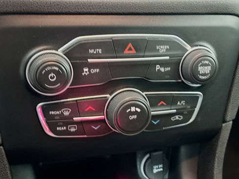 Used 2023 Dodge Charger SXT image 22
