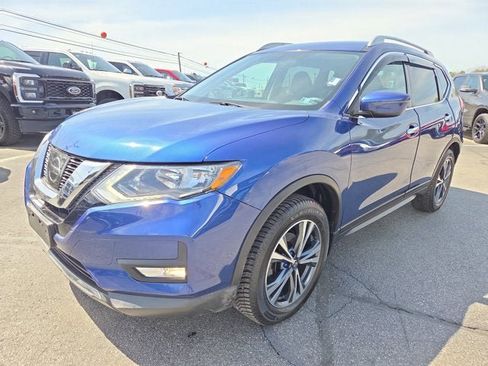 Used 2017 Nissan Rogue SV AWD/4WD image 2