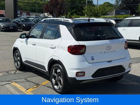 Used 2023 Hyundai Venue Limited FWD image 3