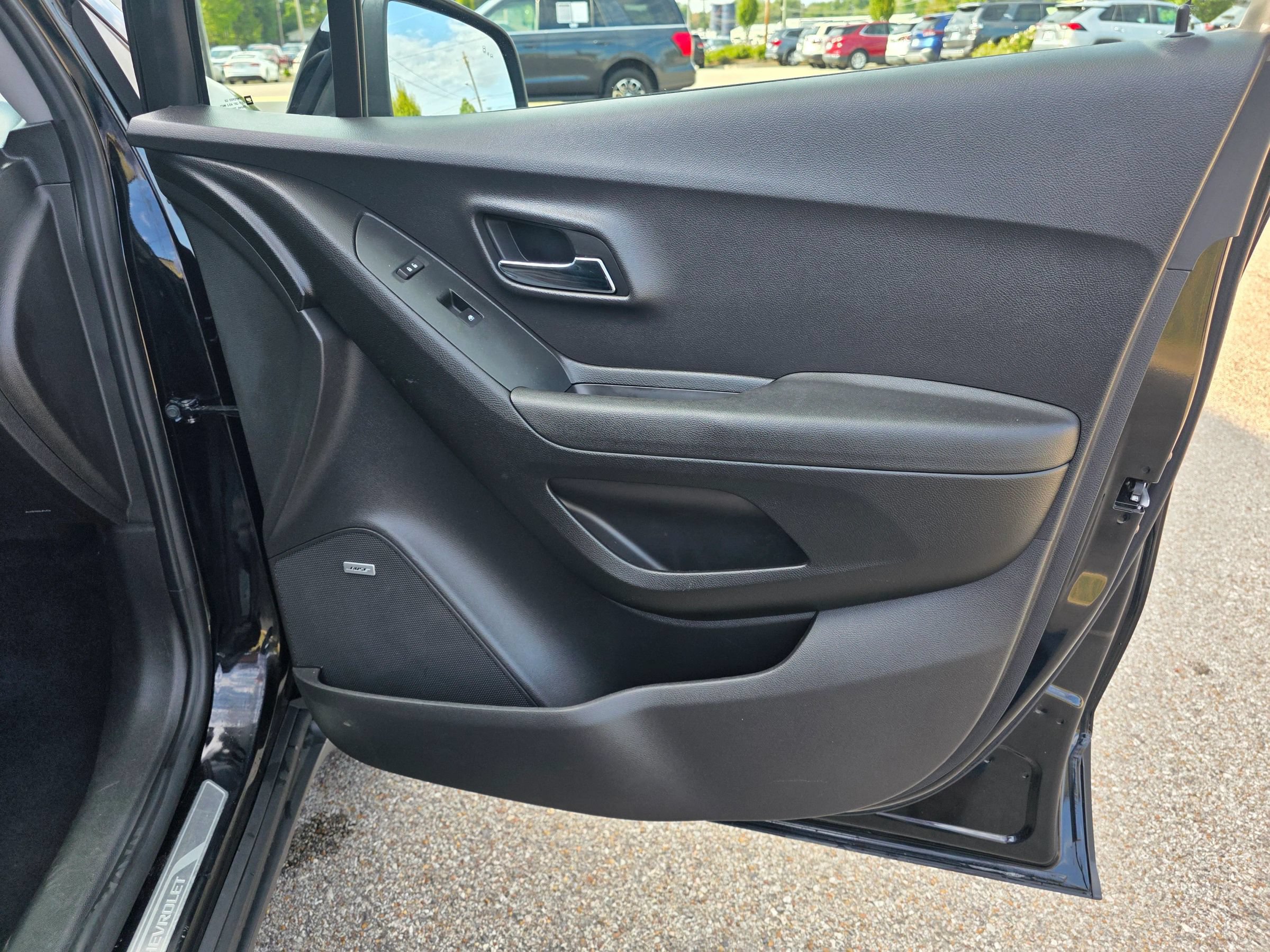 Used 2018 Chevrolet Trax Premier w/ LPO, Cargo Package AWD/4WD image 5