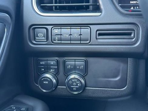 Used 2024 GMC Yukon XL SLT AWD/4WD image 55
