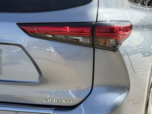 Used 2021 Toyota Highlander Limited image 7