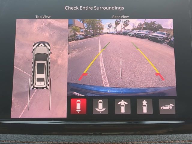 Used 2025 Chrysler Pacifica Pinnacle w/ Trailer Tow Group FWD image 25