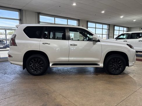 Used 2022 Lexus GX 460 Premium w/ Premium Package AWD/4WD image 3