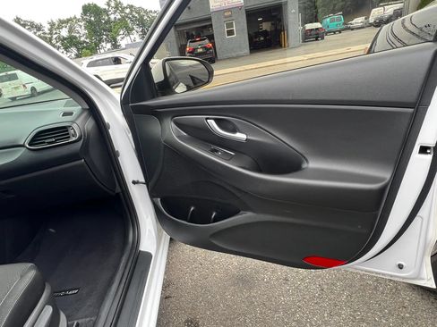 Used 2019 Hyundai Elantra GT FWD image 29