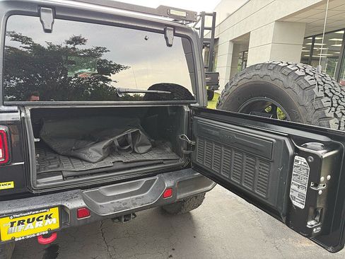 Used 2021 Jeep Wrangler Unlimited Rubicon AWD/4WD image 17