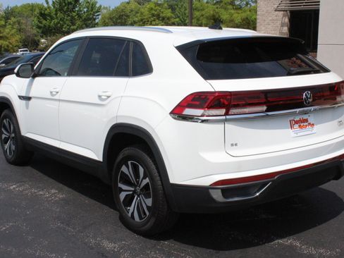 Used 2024 Volkswagen Atlas Cross Sport SE FWD image 8