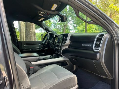 Used 2022 RAM 2500 Big Horn w/ Level C Equiment Group AWD/4WD image 19