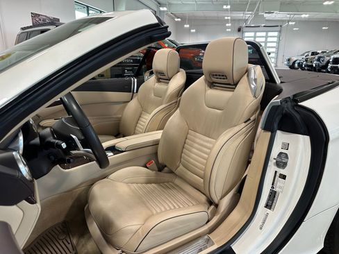 Used 2020 Mercedes-Benz SL 550 image 23