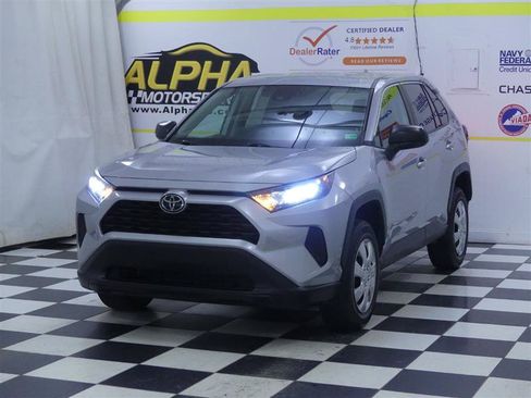 Used 2022 Toyota RAV4 LE AWD/4WD image 2