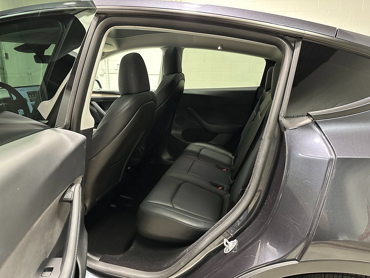 Used 2024 Tesla Model Y Long Range AWD/4WD image 21