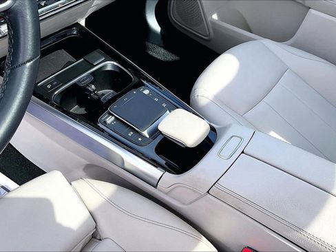 Used 2022 Mercedes-Benz GLB 250 image 10