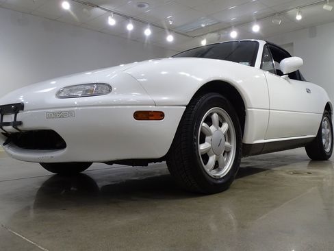 Used 1991 MAZDA MX-5 Miata RWD image 4