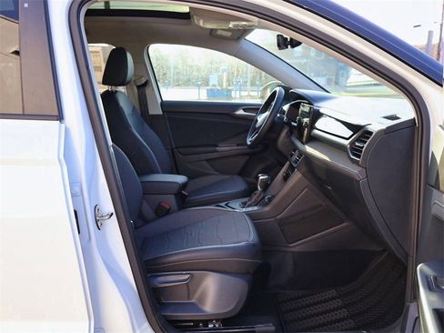 New 2026 Volkswagen Taos SE image 27