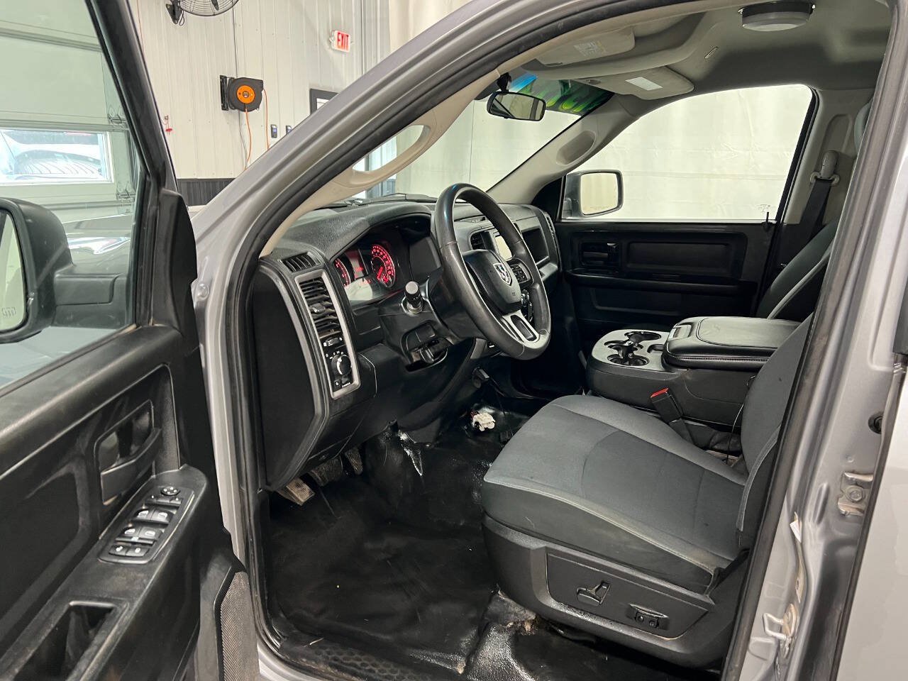 Used 2021 RAM 1500 4x4 Crew Cab Classic image 7