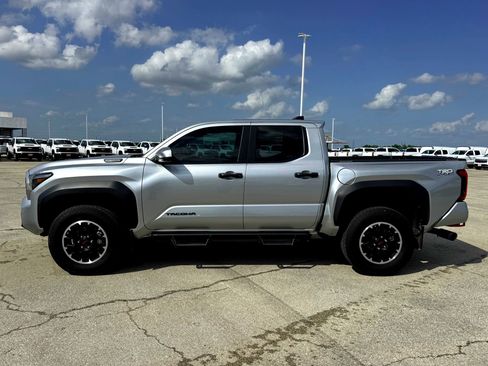 Used 2024 Toyota Tacoma TRD Off-Road image 12