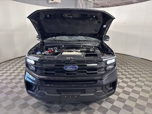 Used 2025 Ford Expedition Active AWD/4WD image 3