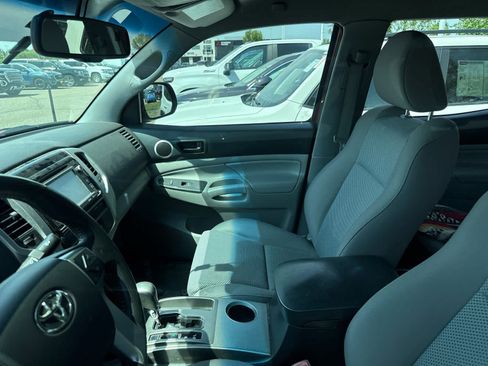 Used 2014 Toyota Tacoma 4x4 Double Cab w/ TRD Sport Package image 4