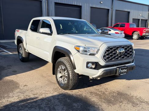 Used 2021 Toyota Tacoma TRD Off-Road image 2