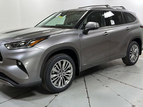 New 2026 Toyota Highlander Platinum image 1