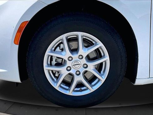 Used 2024 Chrysler Pacifica Touring-L FWD image 33