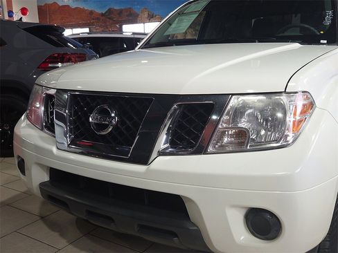 Used 2019 Nissan Frontier SV image 9