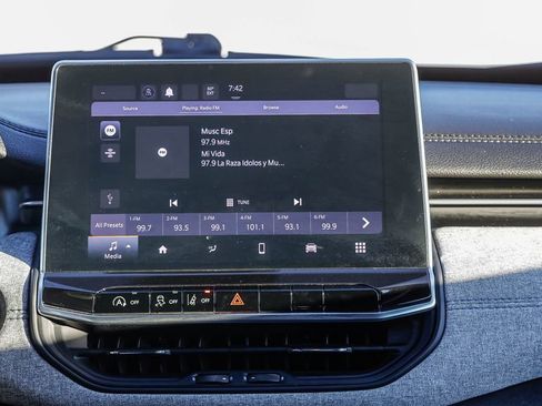 Certified 2023 Jeep Compass Latitude image 16